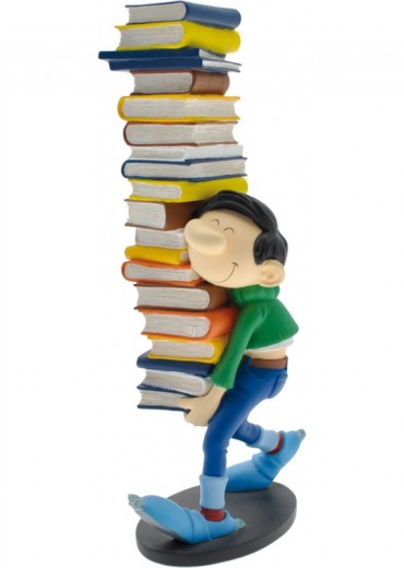 statue-gaston-portant-une-pile-de-livres