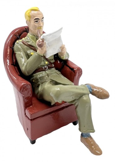 pixi-e-p-jacobs-blake-mortimer-origine-blake-lisant-dans-un-fauteuil