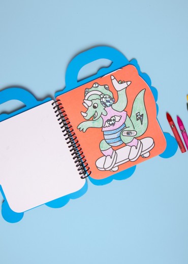 dino kleur en stickerboek stripweb